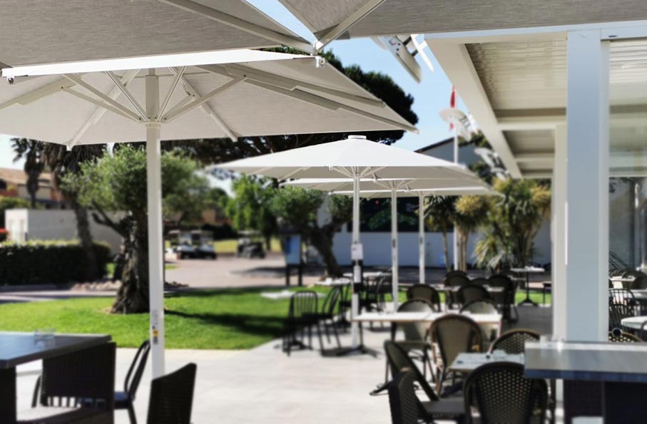 Pergola Parasol Abris piscine - golf saint cyprien, pergola BIOSSUN, parasols IASO, aménagement de terrasse extérieur professionnels restauration bar restaurant - Art et créations Perpignan