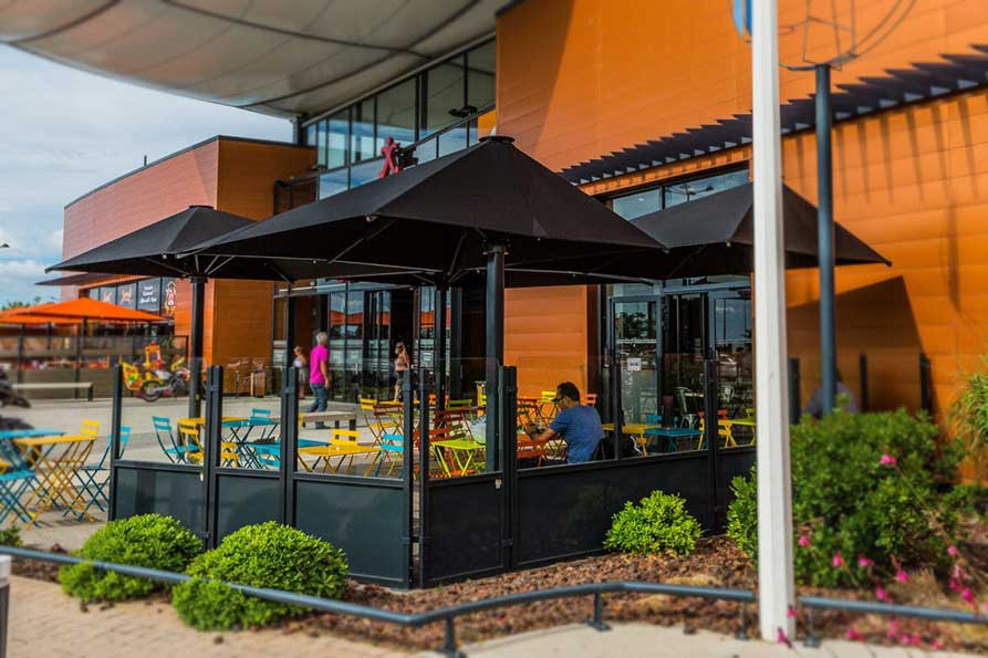 Pergola Parasol Abris piscine - Centre commercial La Salanca Claira, parasols IASO, aménagement de terrasse extérieur professionnels restauration bar restaurant - Art et créations Perpignan