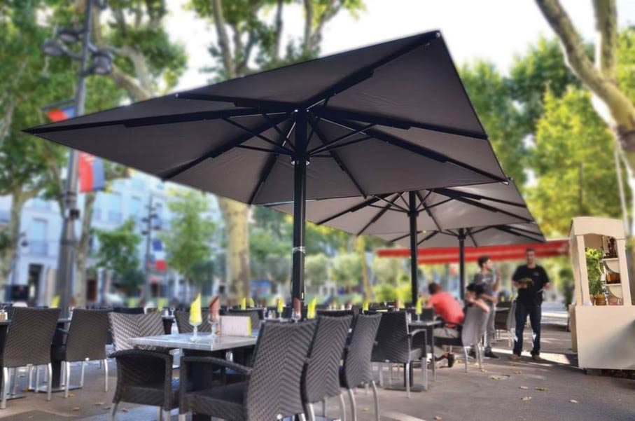 Pergola Parasol Abris piscine - Le petit Moka, quai vauban, parasols IASO, aménagement de terrasse extérieur professionnels restauration bar restaurant - Art et créations Perpignan